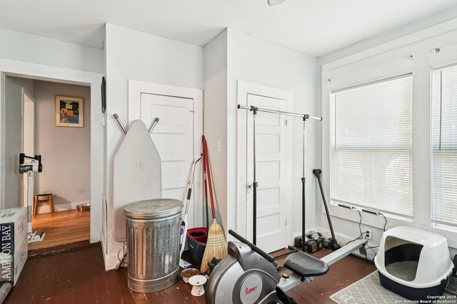 107 W Gilbert, Falls City, TX 78113