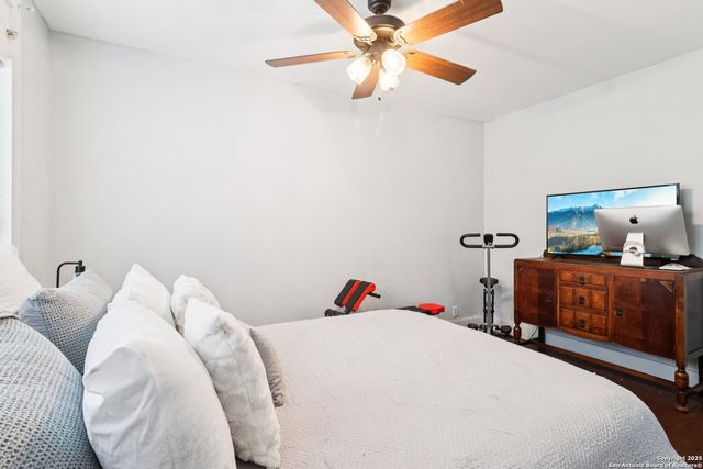 107 W Gilbert, Falls City, TX 78113