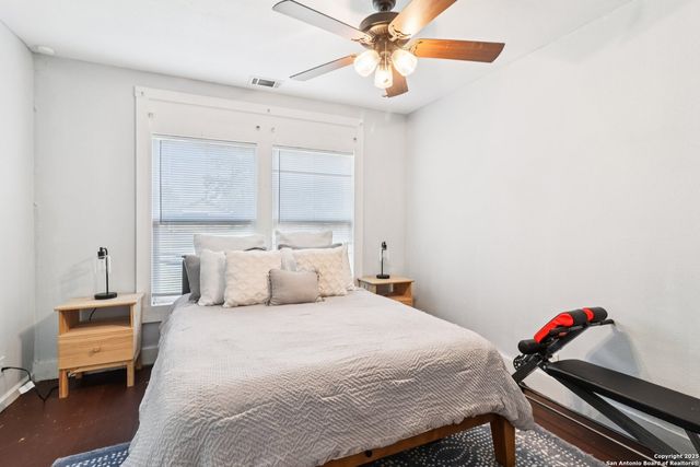 107 W Gilbert, Falls City, TX 78113