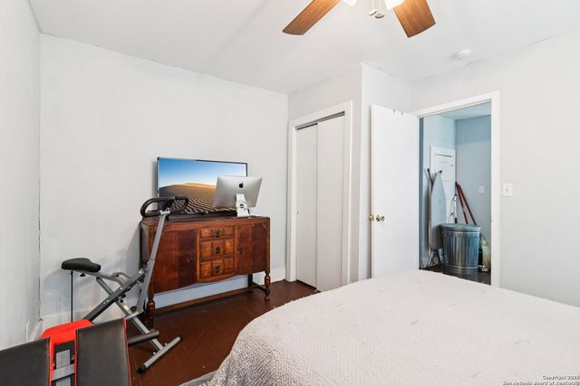 107 W Gilbert, Falls City, TX 78113