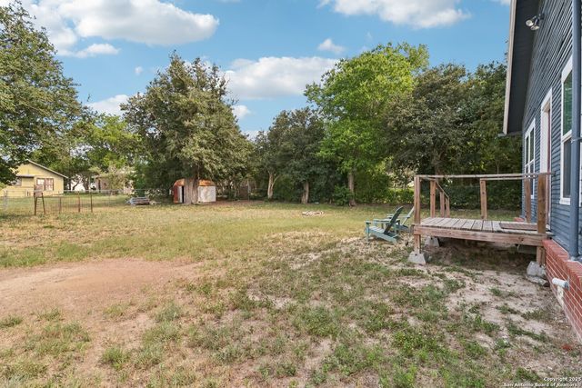 107 W Gilbert, Falls City, TX 78113
