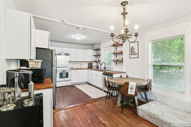 107 W Gilbert, Falls City, TX 78113