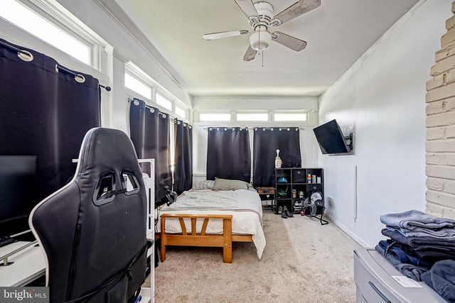 15 S WALNUT AVE, Maple Shade, NJ 08052