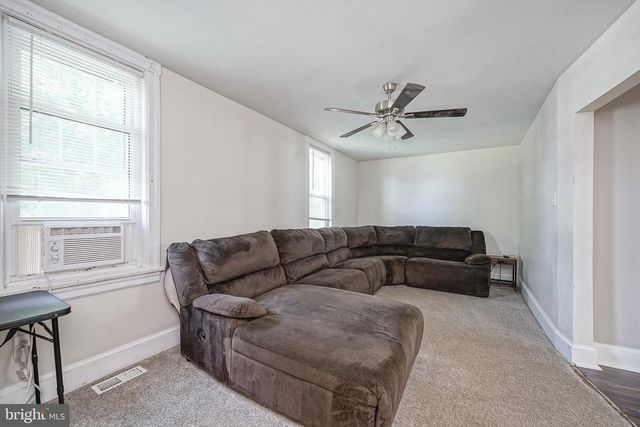 15 S WALNUT AVE, Maple Shade, NJ 08052