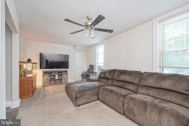 15 S WALNUT AVE, Maple Shade, NJ 08052