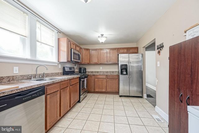 15 S WALNUT AVE, Maple Shade, NJ 08052