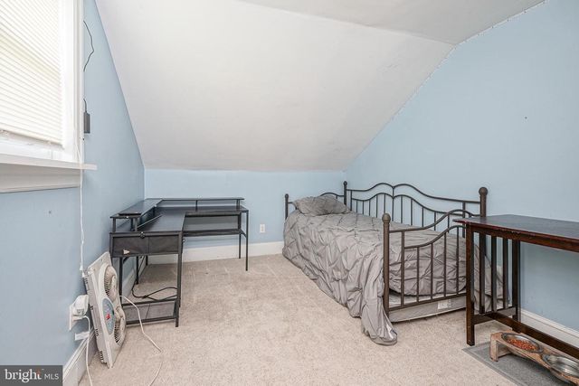 15 S WALNUT AVE, Maple Shade, NJ 08052