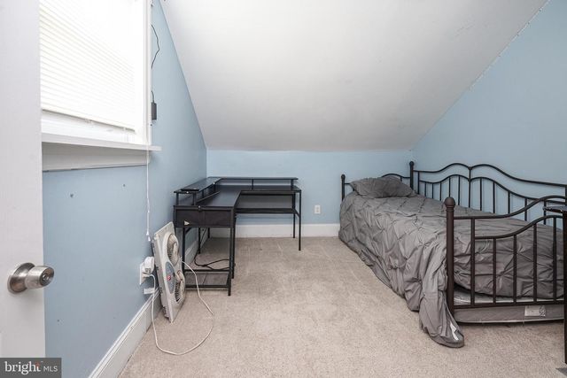 15 S WALNUT AVE, Maple Shade, NJ 08052