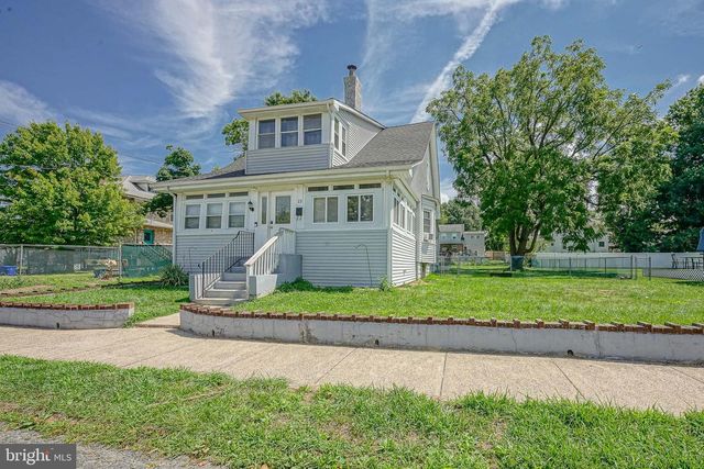 15 S WALNUT AVE, Maple Shade, NJ 08052