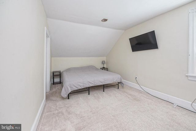 15 S WALNUT AVE, Maple Shade, NJ 08052