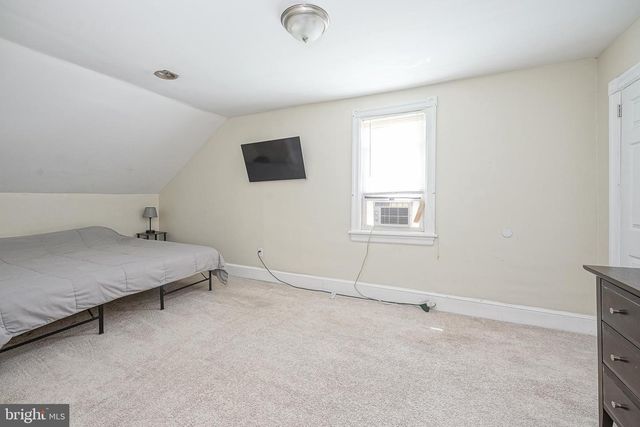 15 S WALNUT AVE, Maple Shade, NJ 08052