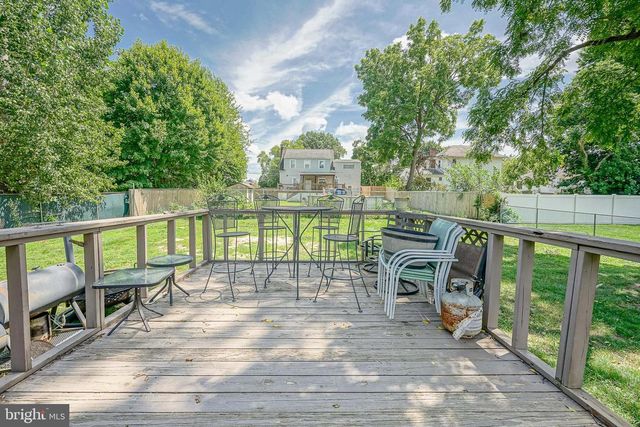 15 S WALNUT AVE, Maple Shade, NJ 08052