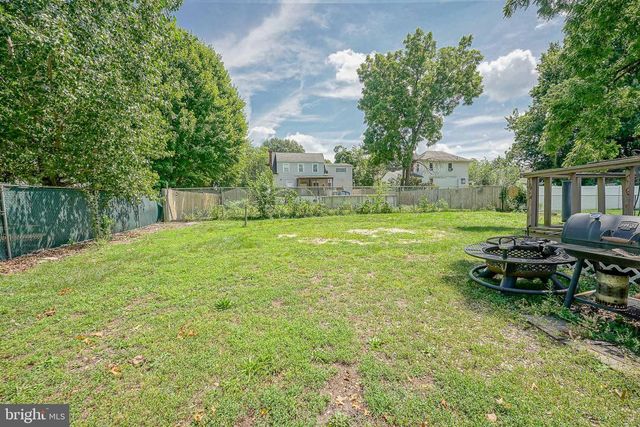 15 S WALNUT AVE, Maple Shade, NJ 08052