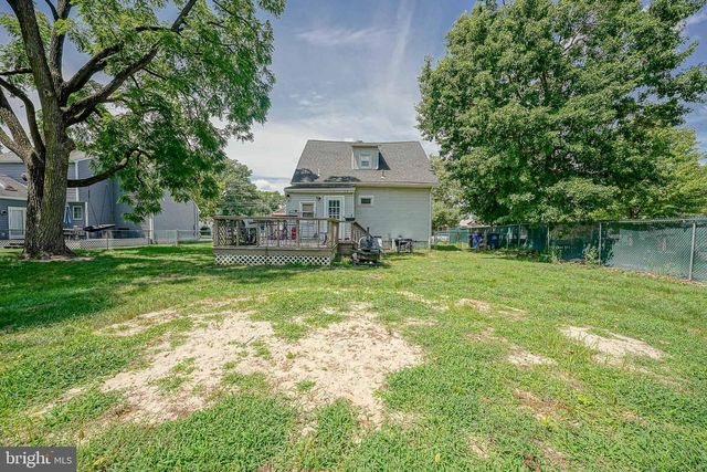 15 S WALNUT AVE, Maple Shade, NJ 08052