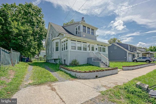 15 S WALNUT AVE, Maple Shade, NJ 08052