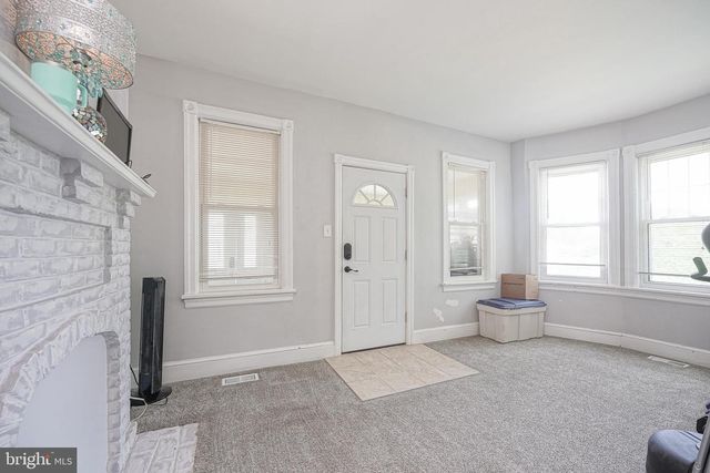 15 S WALNUT AVE, Maple Shade, NJ 08052