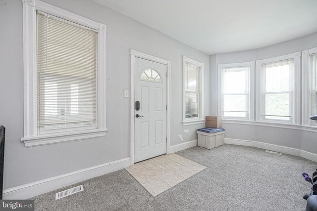 15 S WALNUT AVE, Maple Shade, NJ 08052