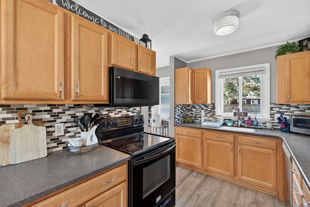 5 Robin Lane, Clinton, CT 06413