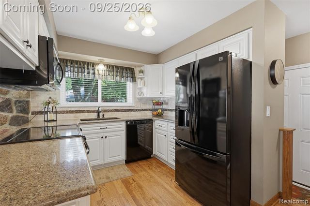 14129 Mayfield Street, Livonia, MI 48154