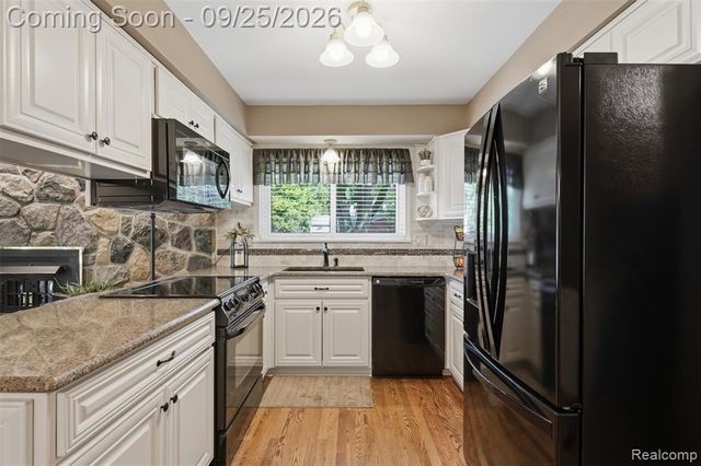 14129 Mayfield Street, Livonia, MI 48154