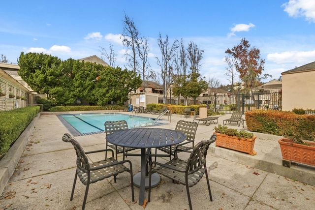 453 Alberto Way D155, Los Gatos, CA 95032