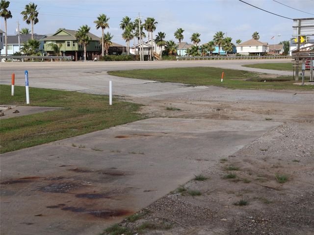 3401 Highway 6, Hitchcock, TX 77563