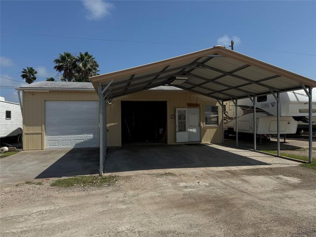 3401 Highway 6, Hitchcock, TX 77563