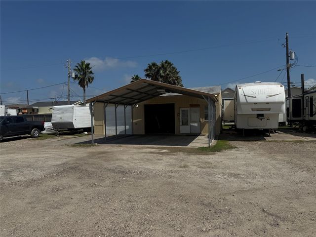 3401 Highway 6, Hitchcock, TX 77563