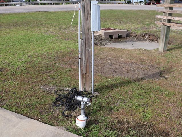 3401 Highway 6, Hitchcock, TX 77563