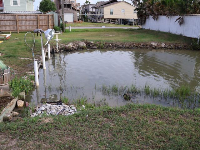 3401 Highway 6, Hitchcock, TX 77563