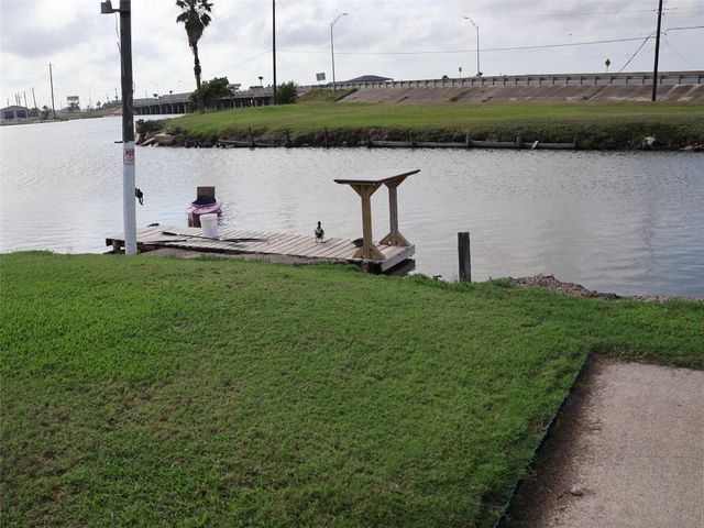 3401 Highway 6, Hitchcock, TX 77563