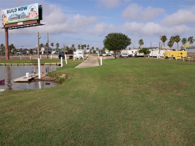 3401 Highway 6, Hitchcock, TX 77563