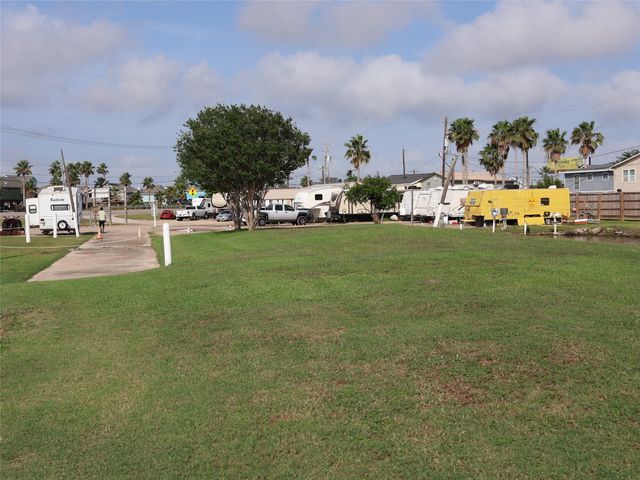 3401 Highway 6, Hitchcock, TX 77563