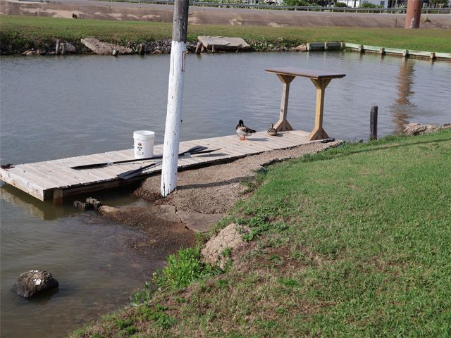 3401 Highway 6, Hitchcock, TX 77563