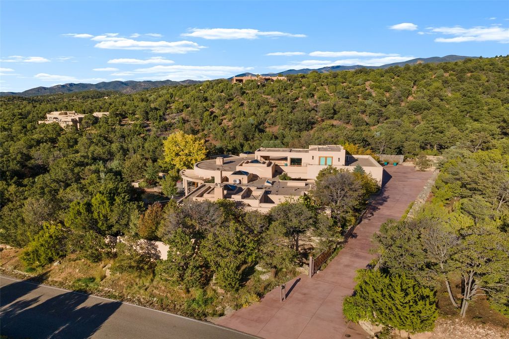 1056 Sierra Del Norte, Santa Fe, NM 87501