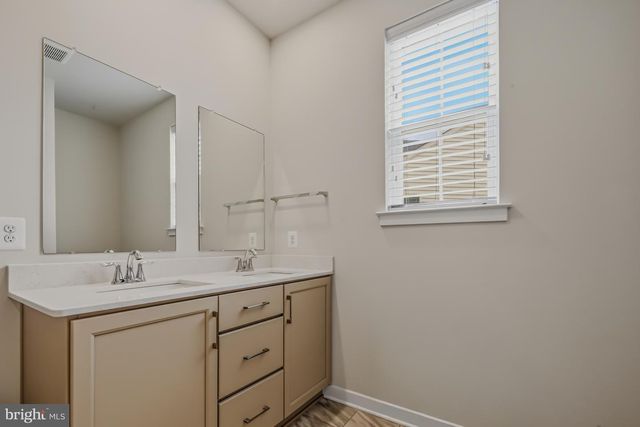 678 MAYFIELD FALLS DR, Newark, DE 19702