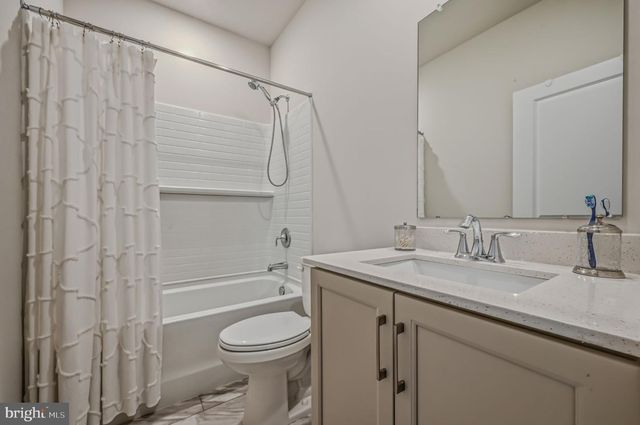 678 MAYFIELD FALLS DR, Newark, DE 19702