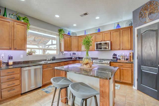 7320 Skagway Drive NE, Rio Rancho, NM 87144