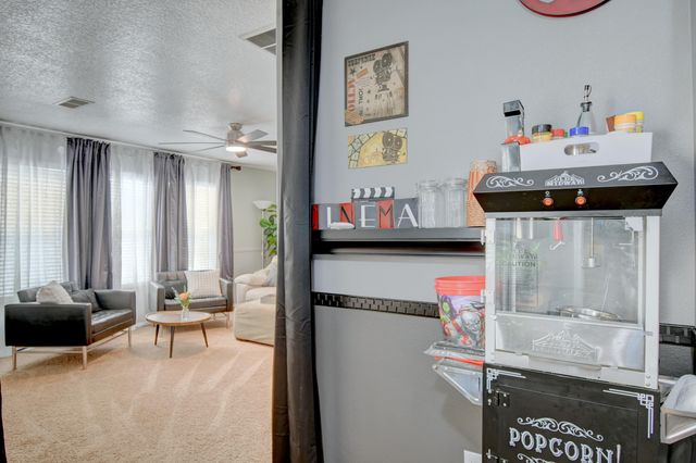 7320 Skagway Drive NE, Rio Rancho, NM 87144