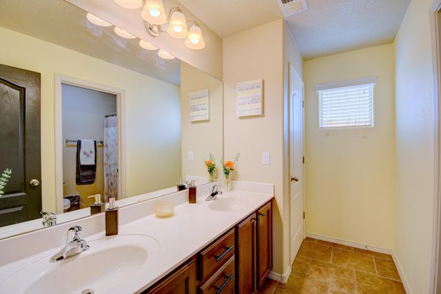 7320 Skagway Drive NE, Rio Rancho, NM 87144