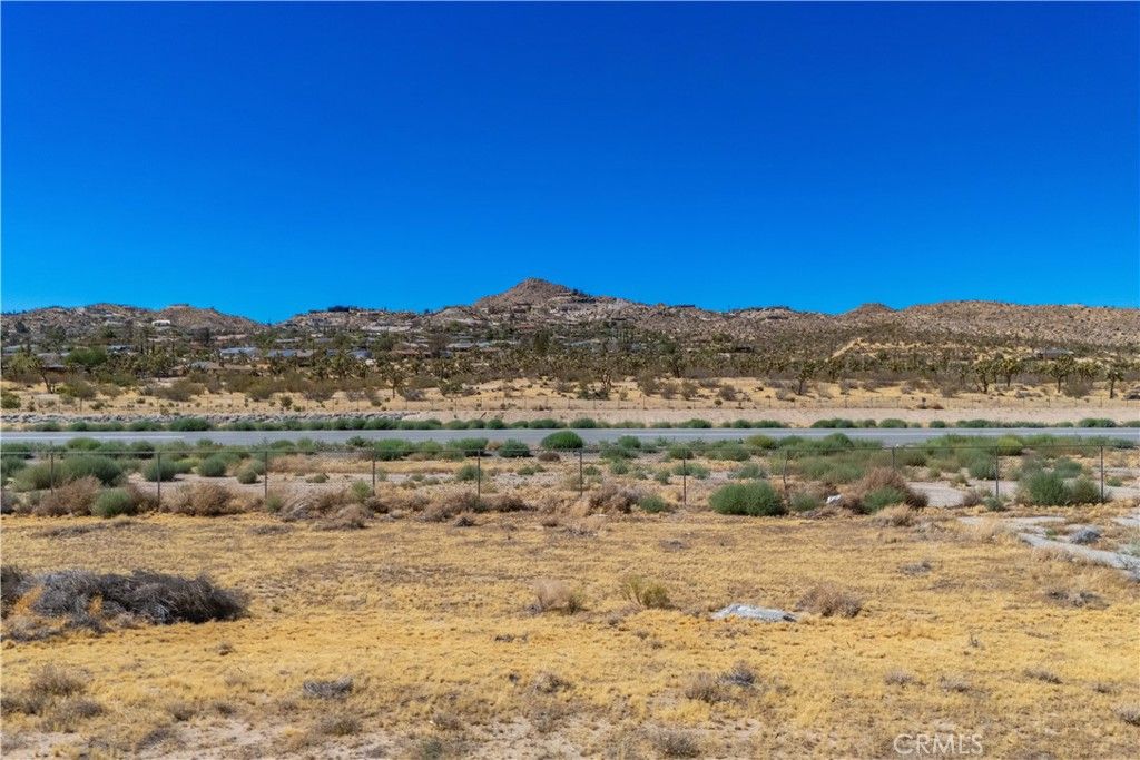 Image 13 of property listing at 6770 Lindbergh Lane, Yucca Valley, CA 92284