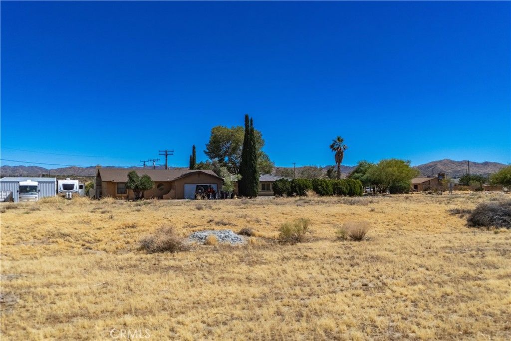 Image 16 of property listing at 6770 Lindbergh Lane, Yucca Valley, CA 92284