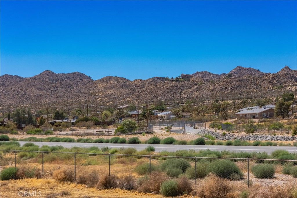 Image 22 of property listing at 6770 Lindbergh Lane, Yucca Valley, CA 92284