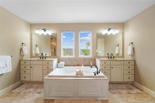 7053 Laurel Oaks Drive, West Chester, OH 45069