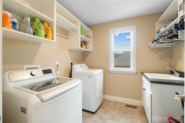 7053 Laurel Oaks Drive, West Chester, OH 45069