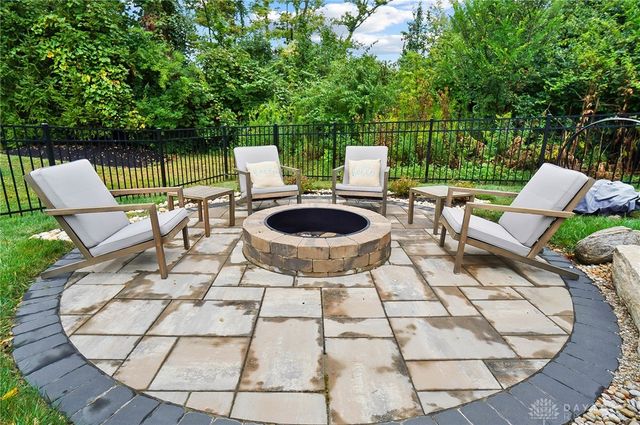 7053 Laurel Oaks Drive, West Chester, OH 45069