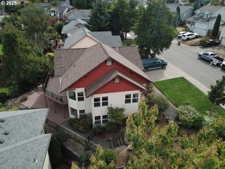 80 SWEDEN Cir, Silverton, OR 97381