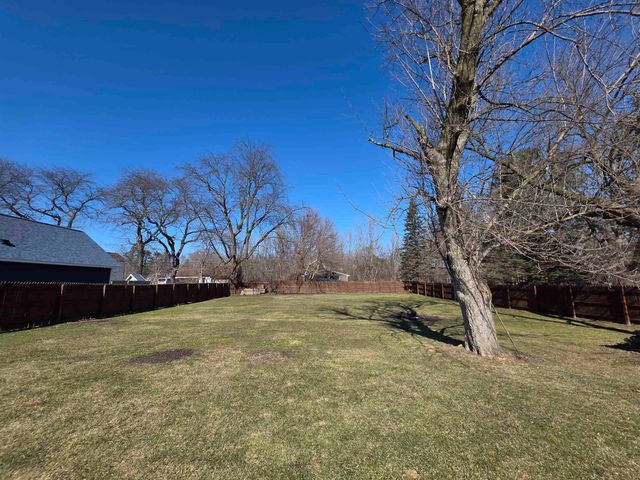 1708 W Ridge Road, Bay City, MI 48708