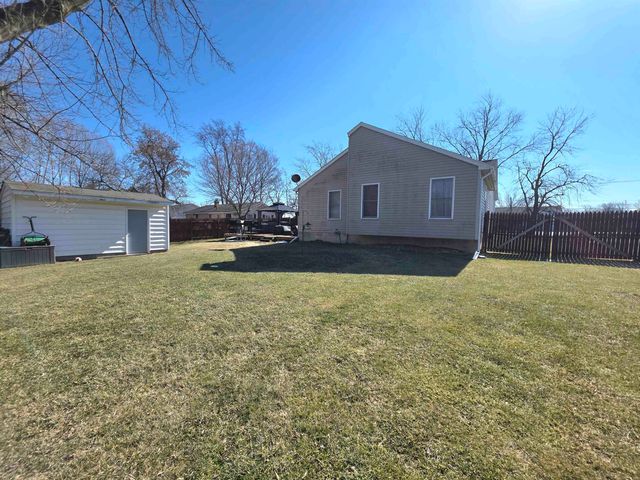 1708 W Ridge Road, Bay City, MI 48708