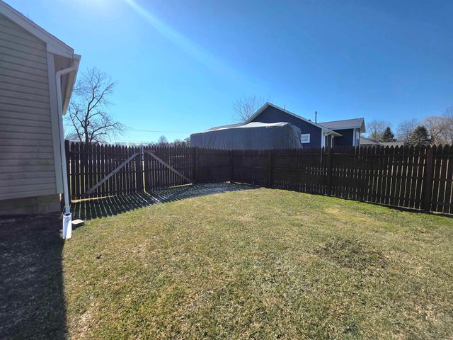 1708 W Ridge Road, Bay City, MI 48708